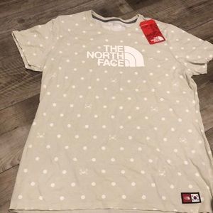 Women’s North Face tee